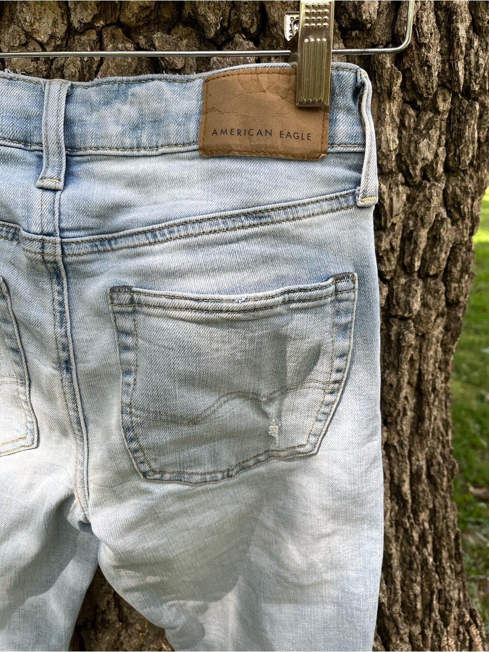 ⭐️American Eagle Distressed Jeans in size 28